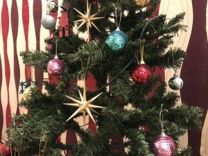 メインのクリスマスツリーアップ gorgeous-tree12