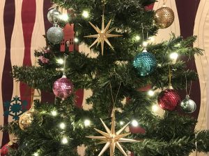 メインのクリスマスツリー点灯アップ gorgeous-tree14