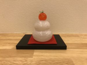 kagami-mochi-of-glass1
